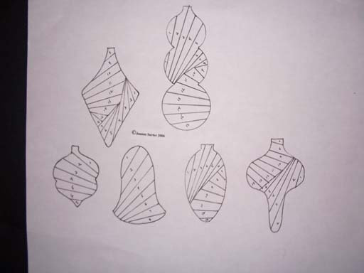 Iris folding 1 - xmas ornaments.jpg