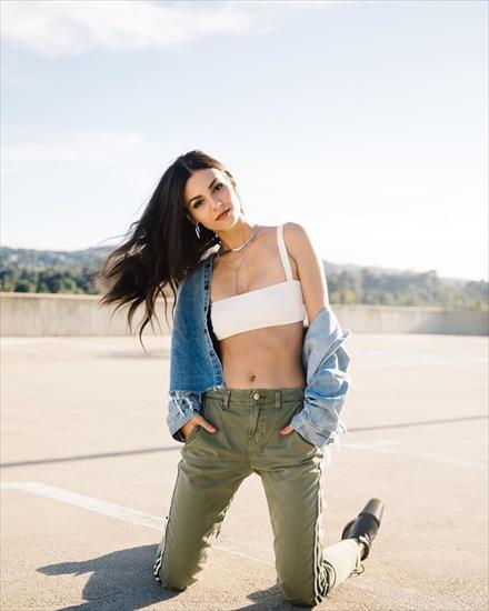 Victoria Justice - 740full-victoria-justice 90.jpg