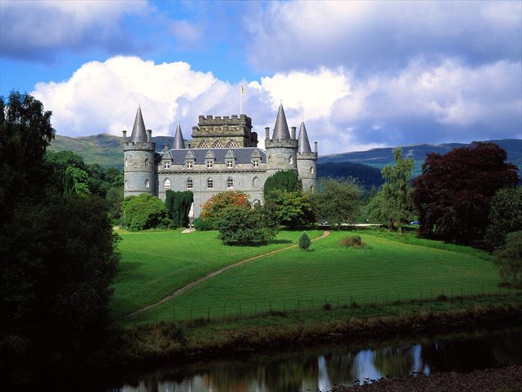zamki2 - Inverary_Castle_Scotland.jpg